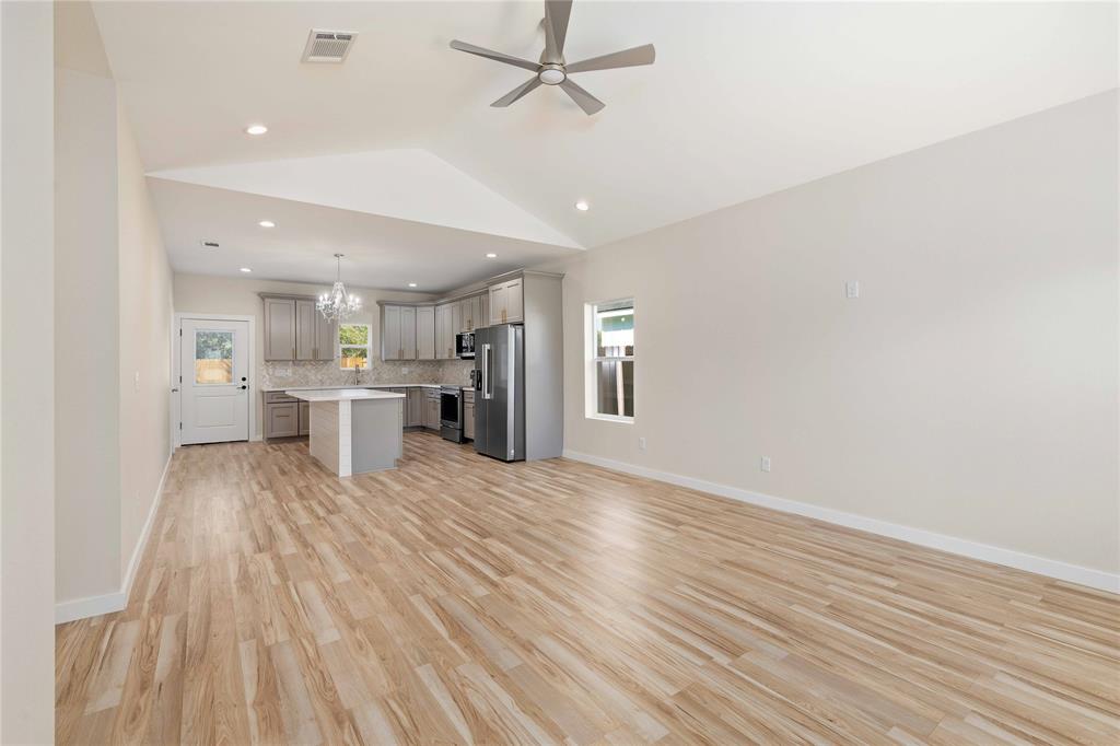 1613 1/2 2nd Street Property Photo 6