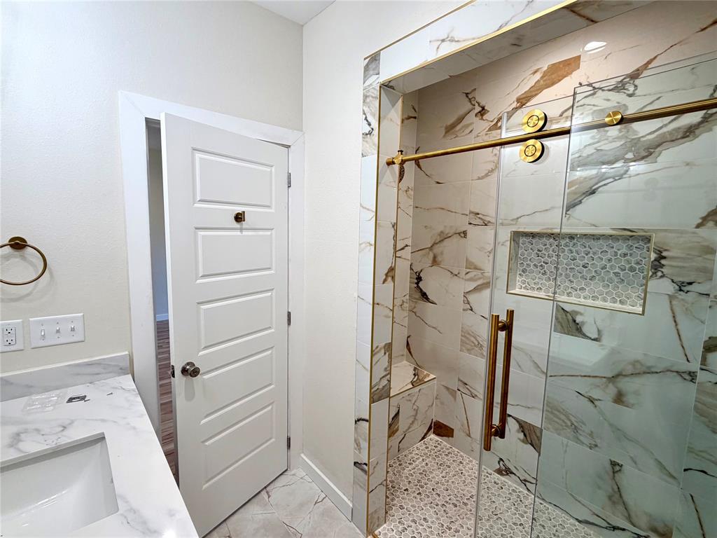 1613 1/2 2nd Street Property Photo 7
