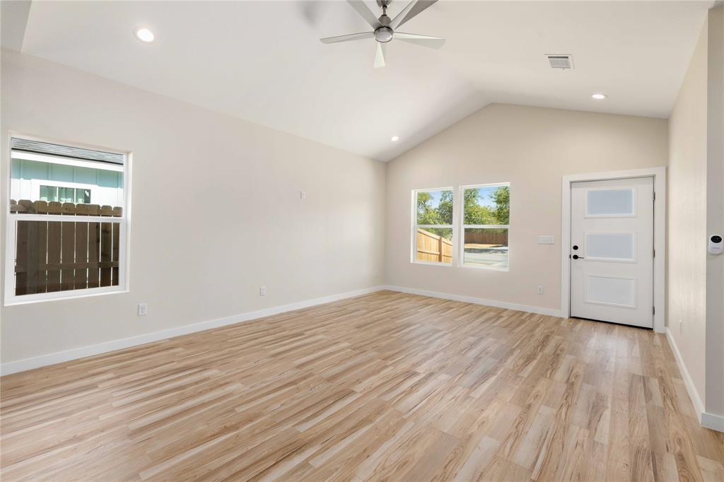 1613 1/2 2nd Street Property Photo 7