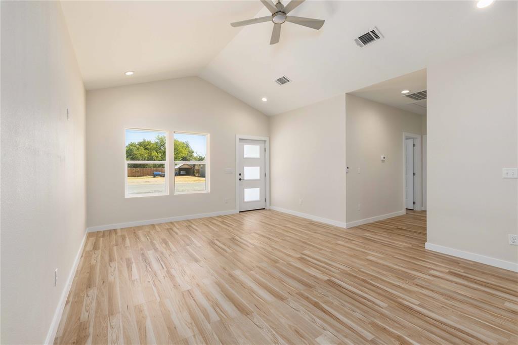 1613 1/2 2nd Street Property Photo 8