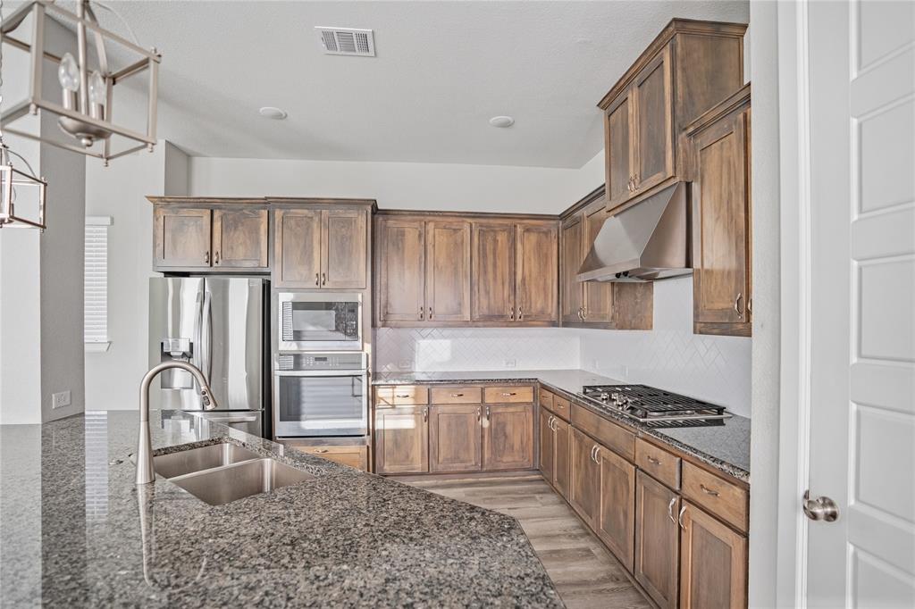 1621 Rose Willow Way Property Photo 8