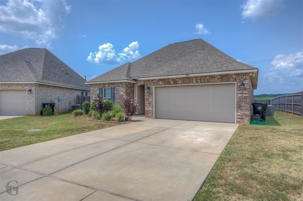 220 Berkshire Place Property Photo 2