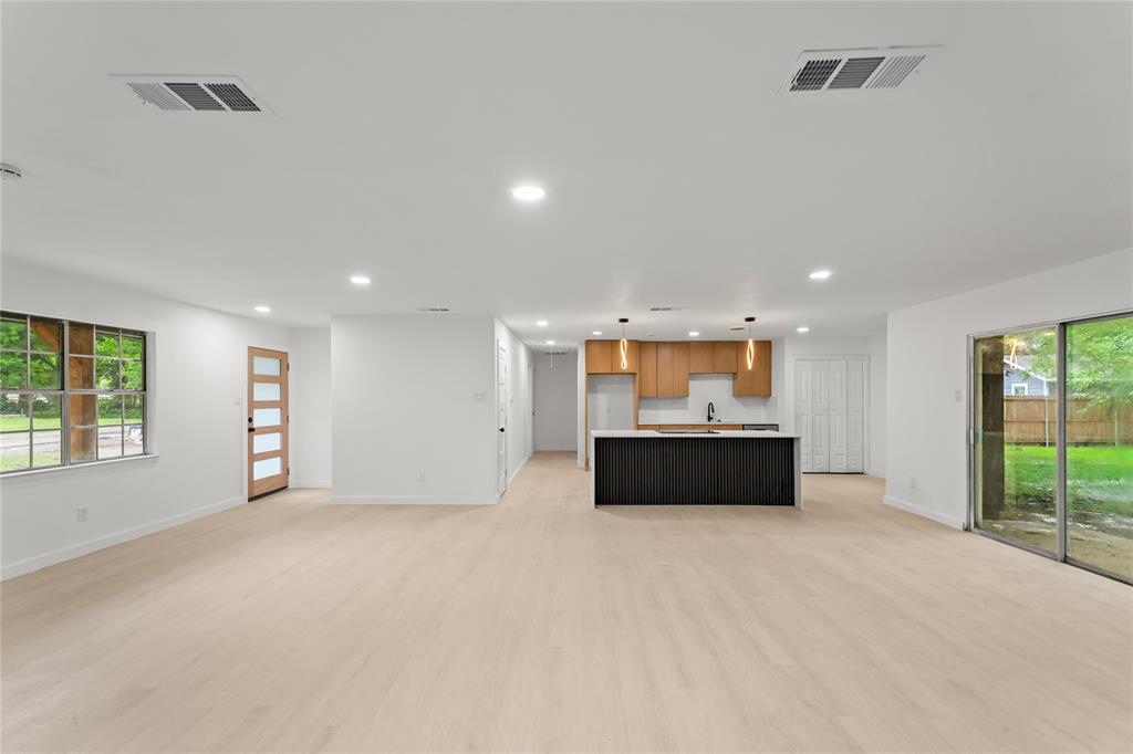110 Hackberry Street Property Photo 4