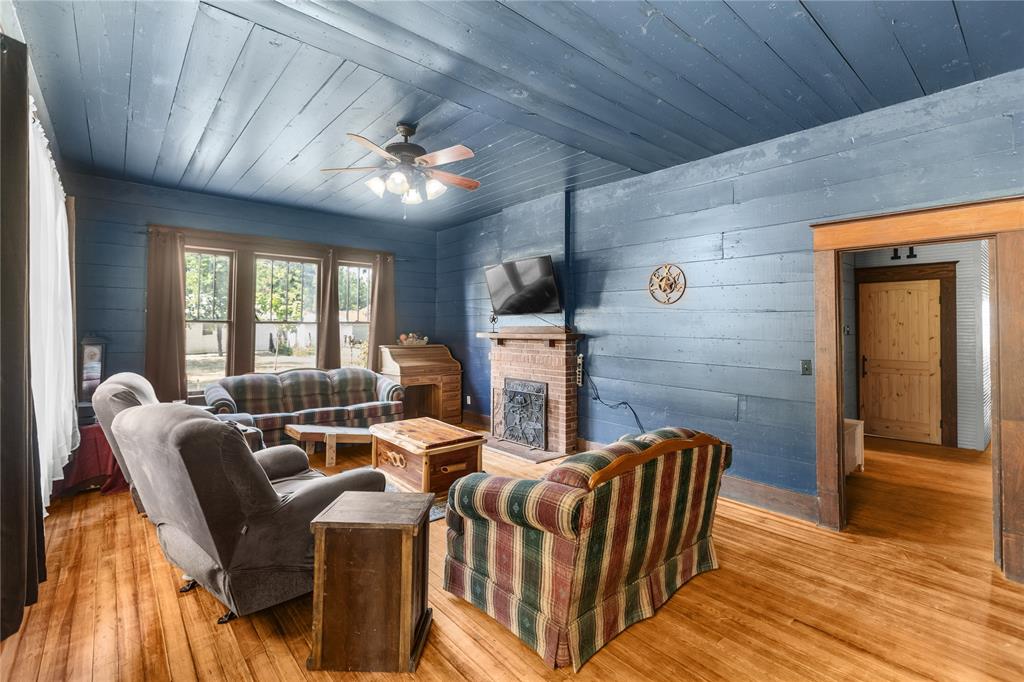 209 Pecan Street Property Photo 6