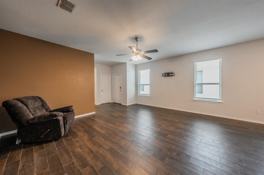 561 Concho Street Property Photo 6