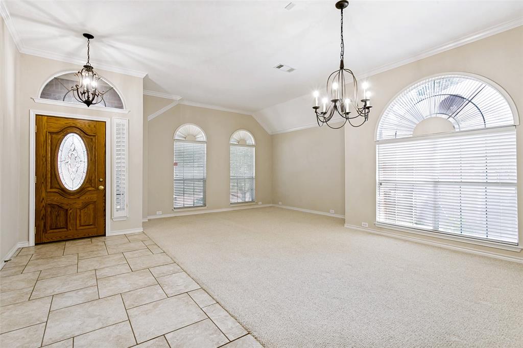1609 Shadow Crest Drive Property Photo 2