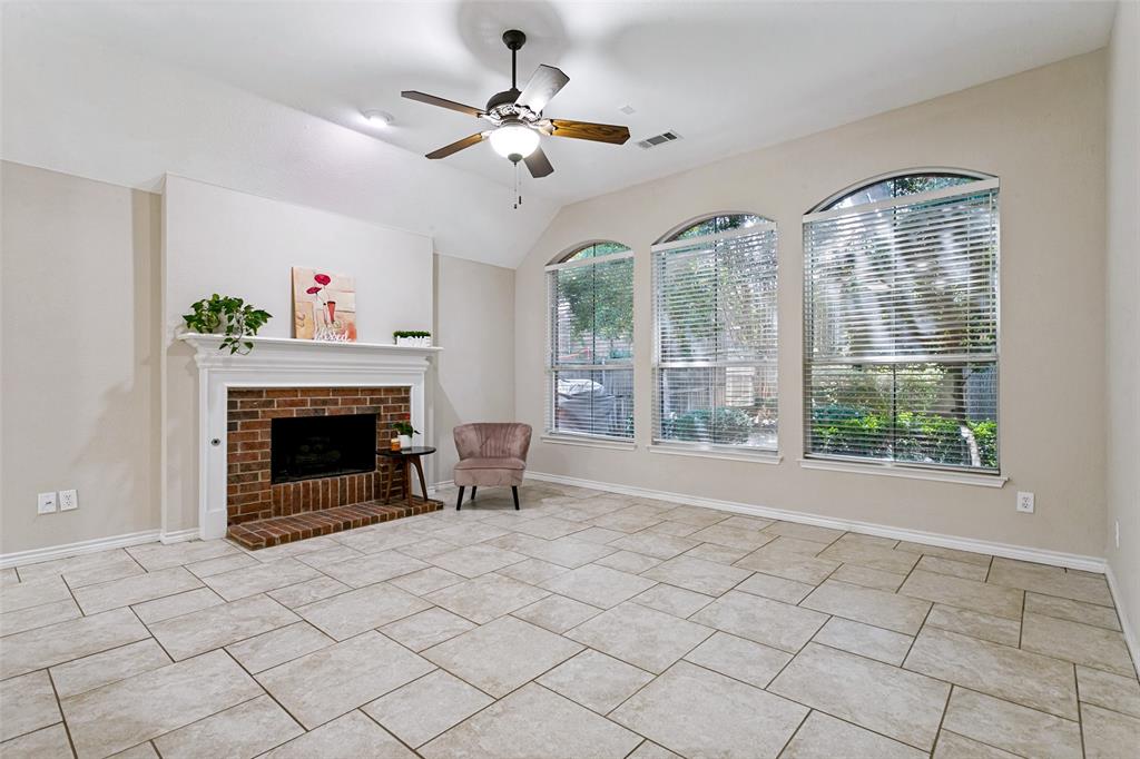 1609 Shadow Crest Drive Property Photo 4