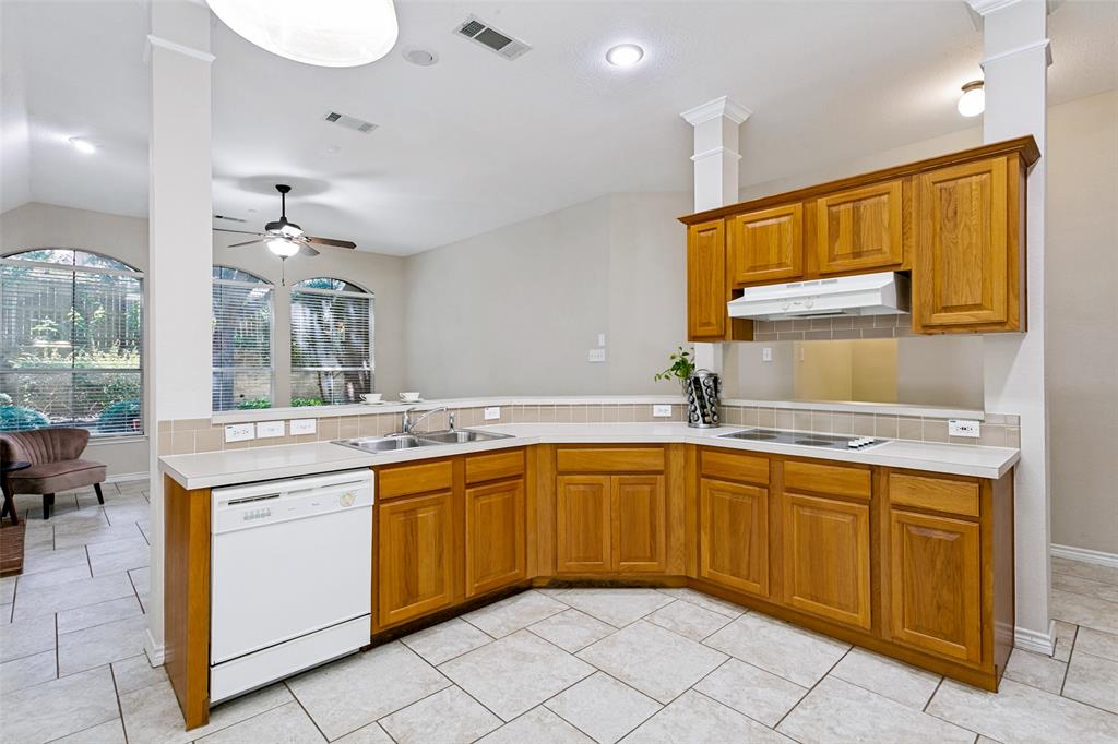 1609 Shadow Crest Drive Property Photo 12
