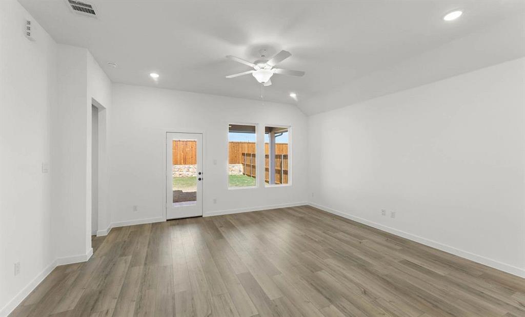 4303 Bellflower Lane Property Photo 14