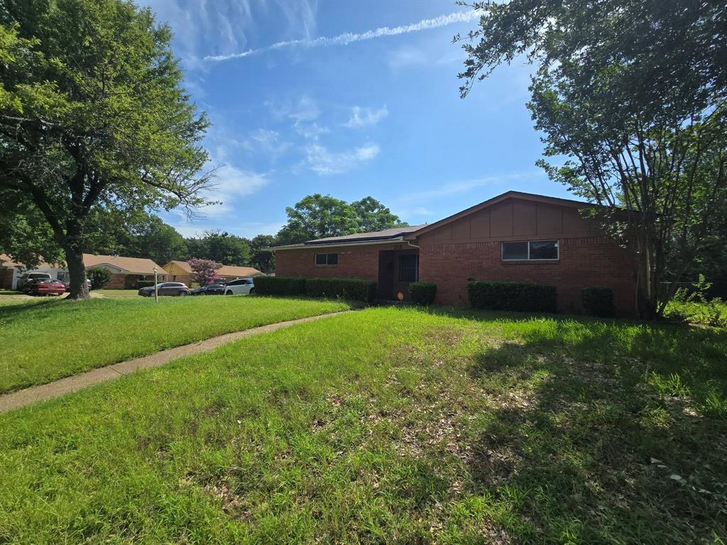 212 N Longacre Lane Property Photo 1