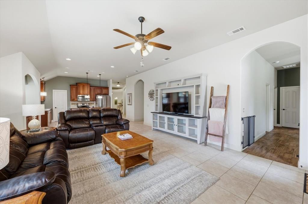 102 Briarstone Drive Property Photo 6