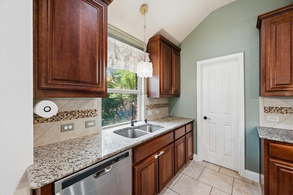 102 Briarstone Drive Property Photo 11