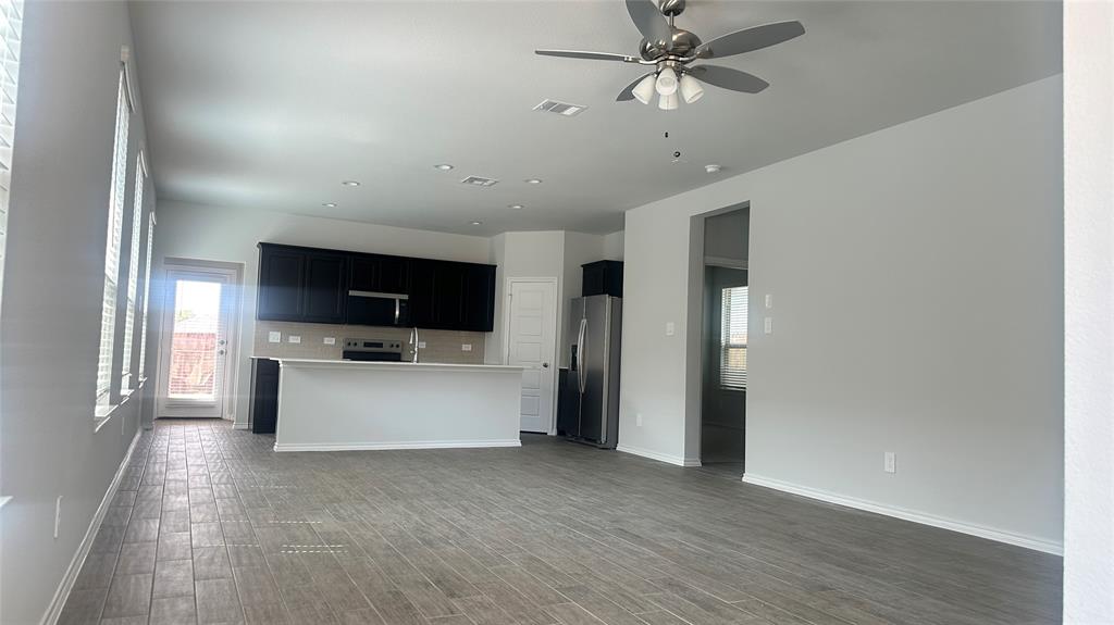 1713 Meadow Crest Drive Property Photo 2