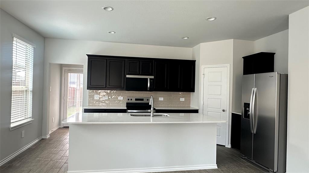 1713 Meadow Crest Drive Property Photo 4