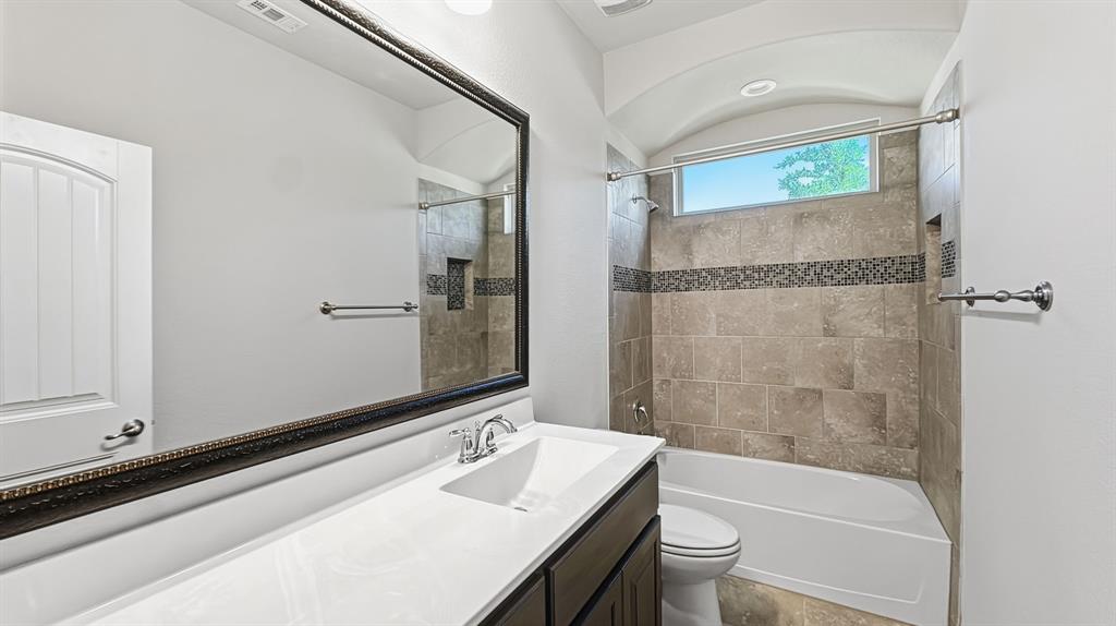 824 Dove Cove Property Photo 5