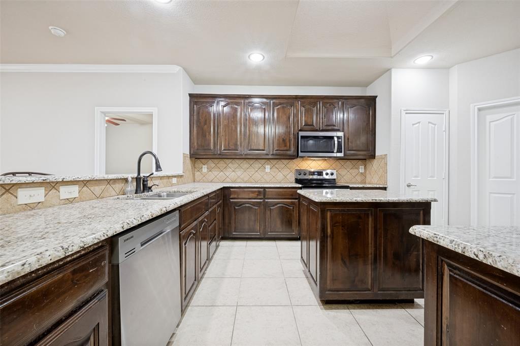 3225 Buckthorn Lane Property Photo 10