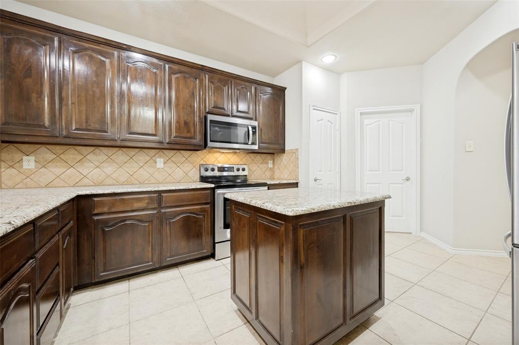 3225 Buckthorn Lane Property Photo 11