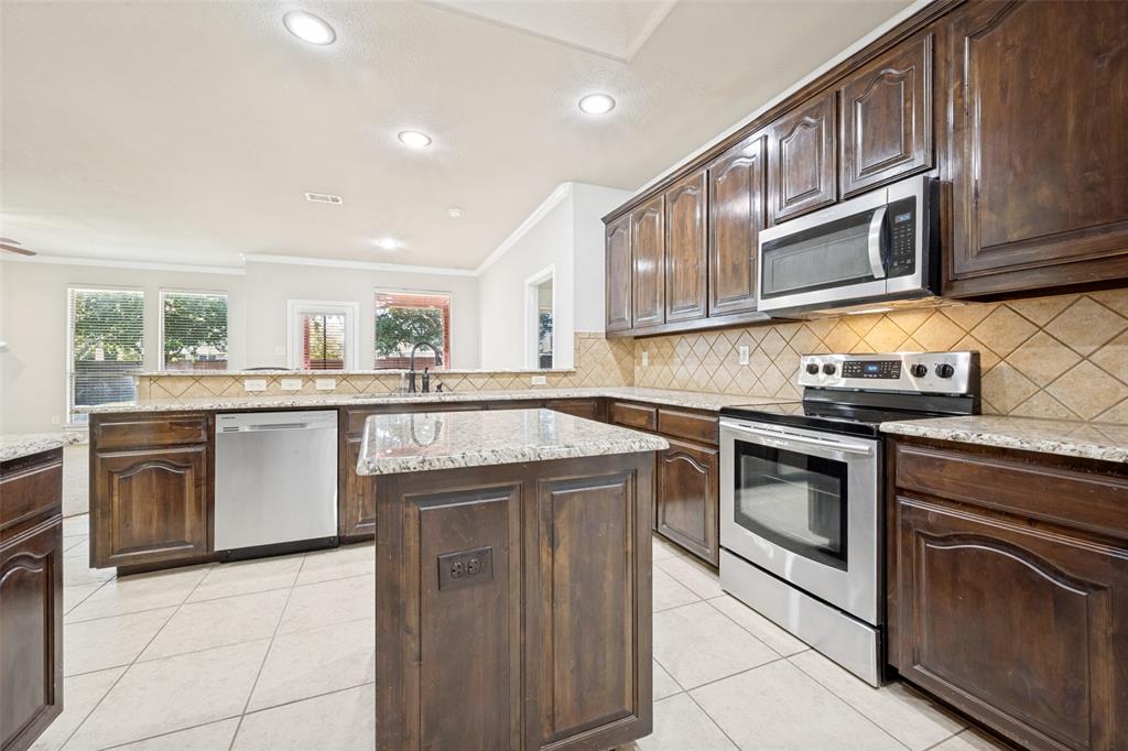 3225 Buckthorn Lane Property Photo 13
