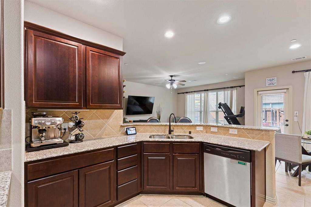 1828 Villa Drive Property Photo 8