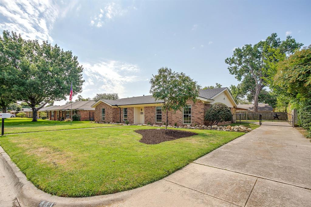441 W Pleasantview Drive Property Photo 2