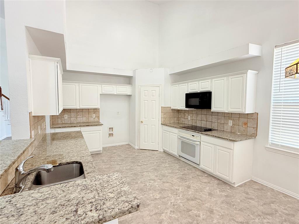 1313 Baythorne Drive Property Photo 9