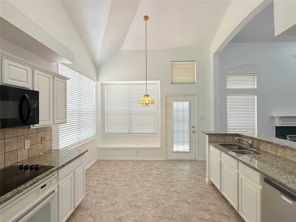 1313 Baythorne Drive Property Photo 10