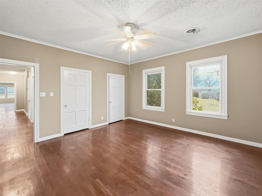 720-b E Leslie Street Property Photo 12