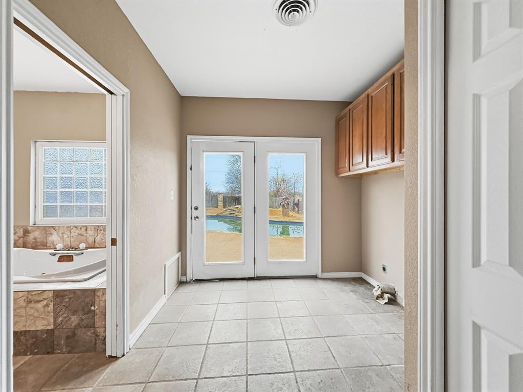 720-b E Leslie Street Property Photo 14