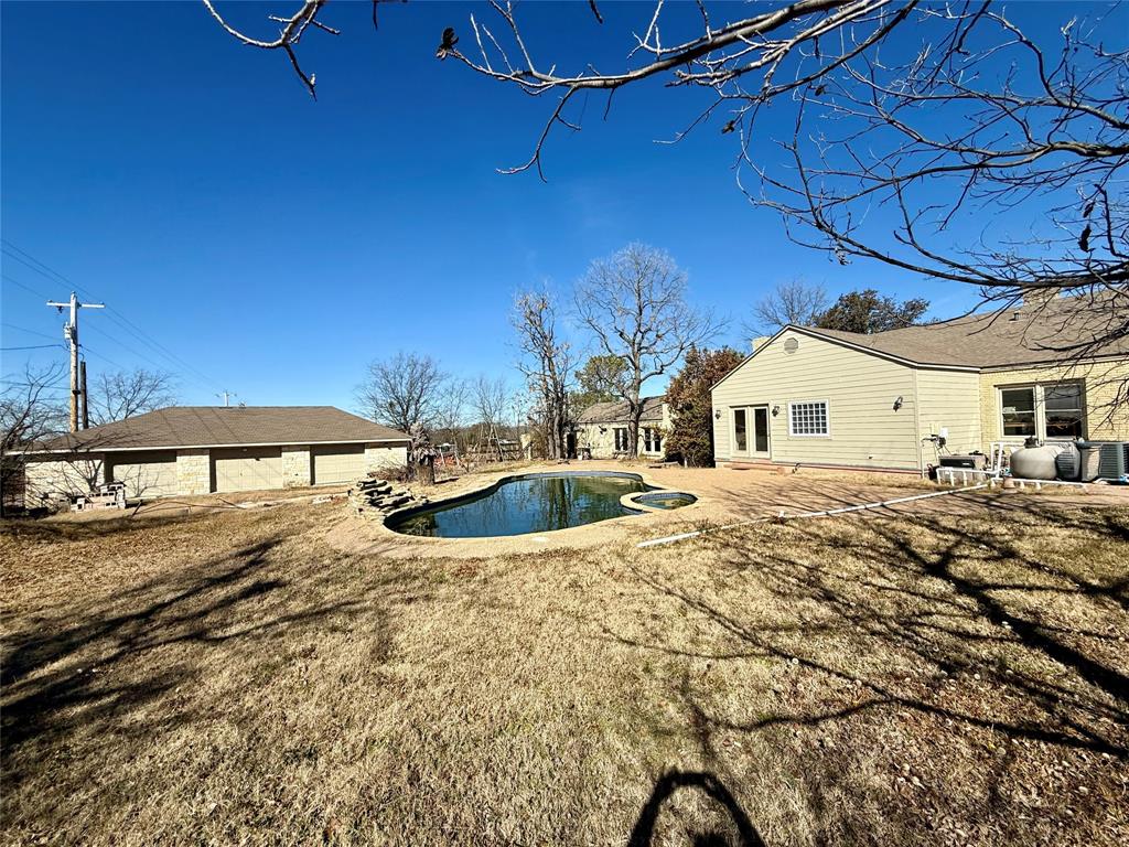 720-b E Leslie Street Property Photo 19