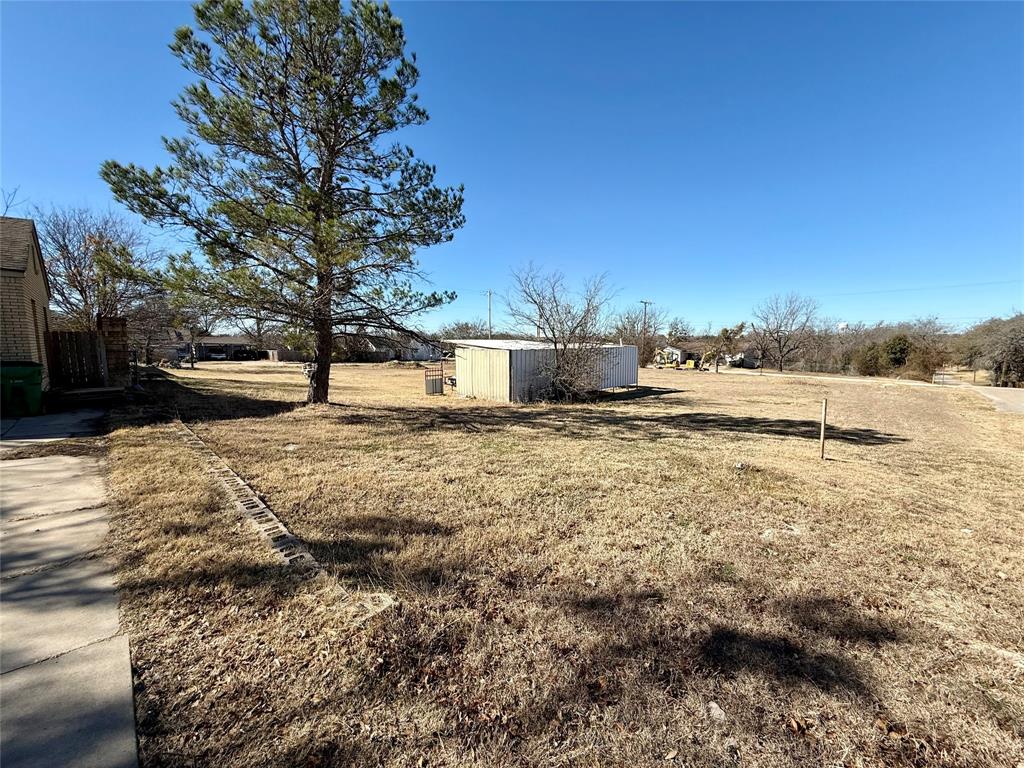 720-b E Leslie Street Property Photo 25