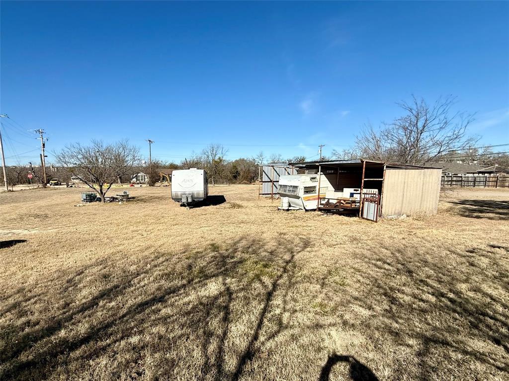 720-b E Leslie Street Property Photo 26