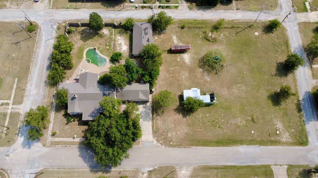 720-b E Leslie Street Property Photo 32
