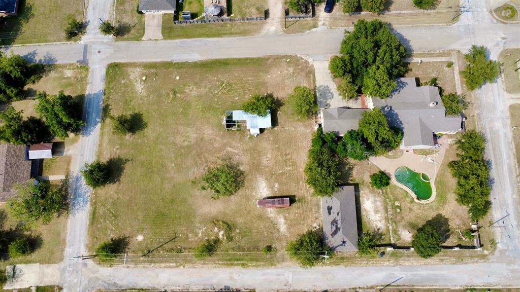 720-b E Leslie Street Property Photo 33