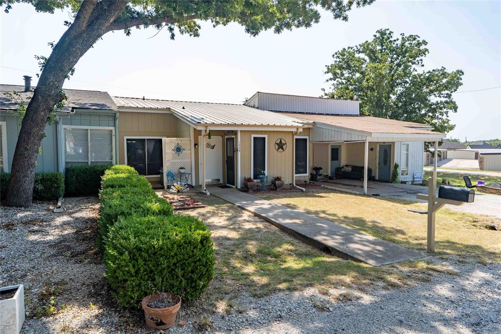 1229 Elm Court Property Photo 4