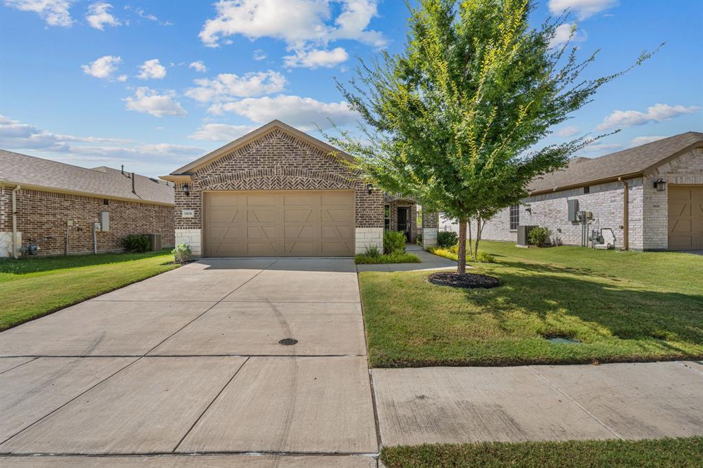 1104 Rough Hollow Drive Property Photo 1