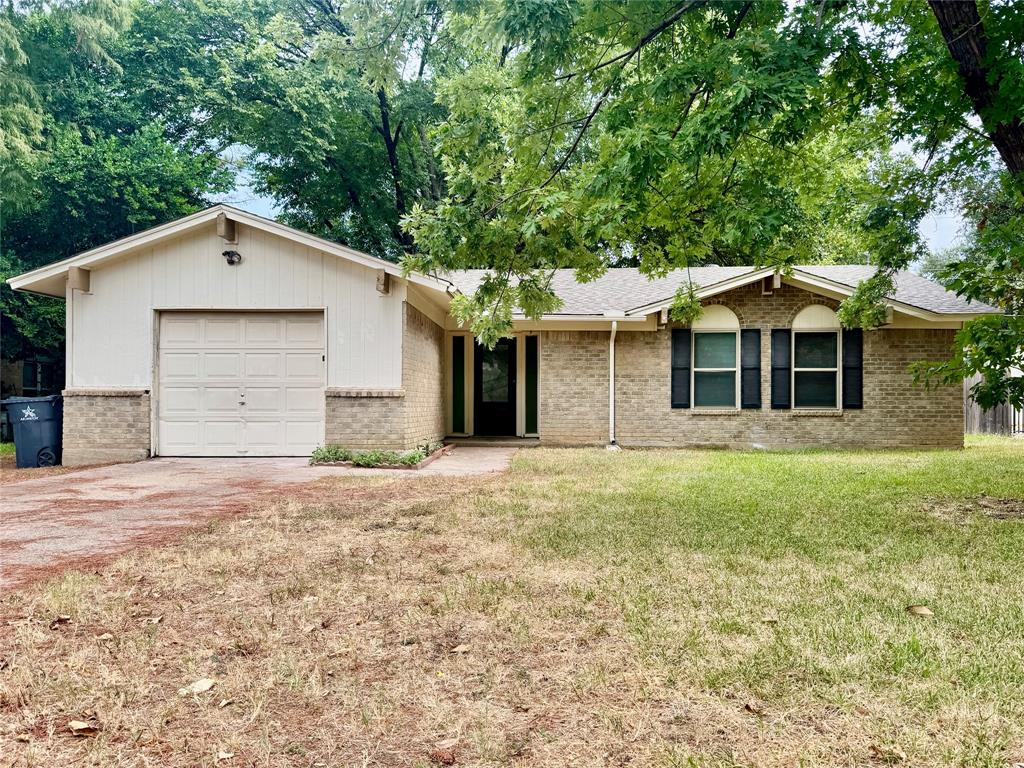 2207 Clover Park Drive Property Photo 1