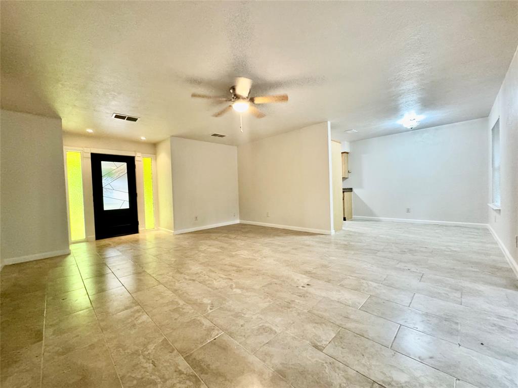 2207 Clover Park Drive Property Photo 5