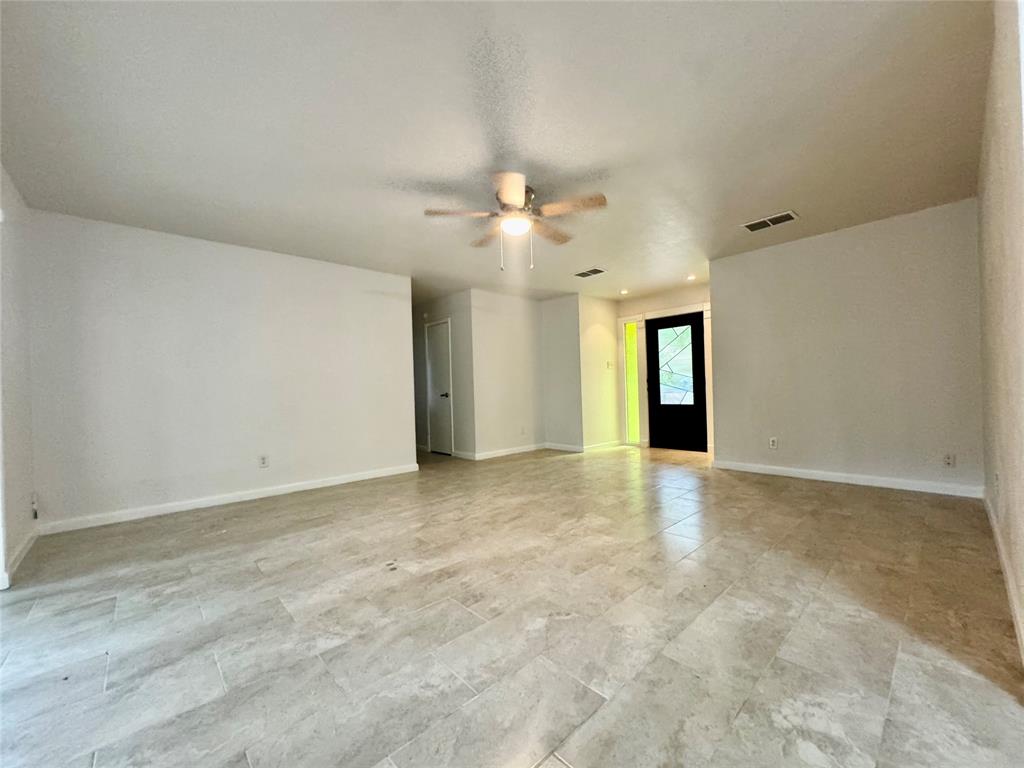 2207 Clover Park Drive Property Photo 7