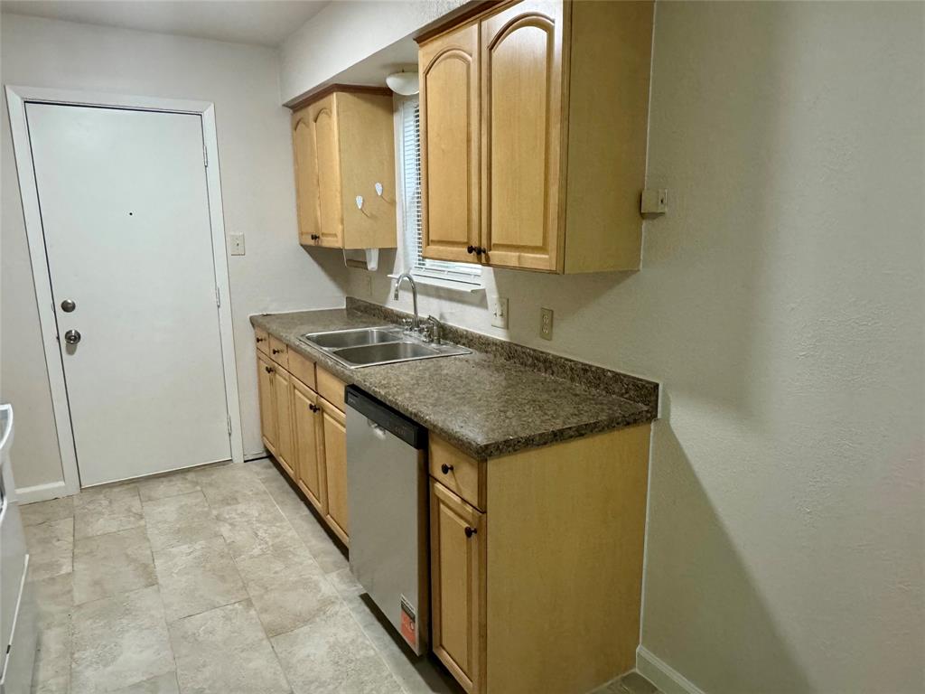 2207 Clover Park Drive Property Photo 8