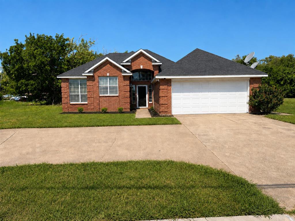 400 S Rockwall Avenue Property Photo 1