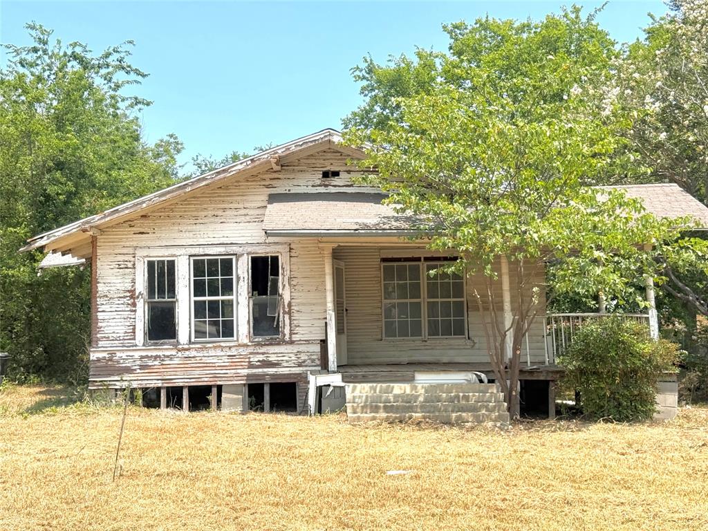 204 W Maple Street Property Photo 1