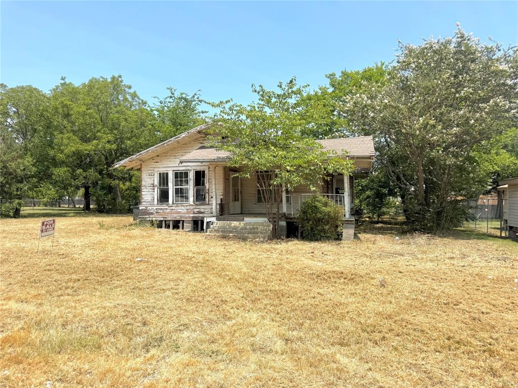 204 W Maple Street Property Photo 5