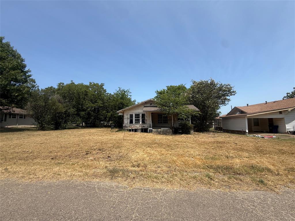204 W Maple Street Property Photo 6