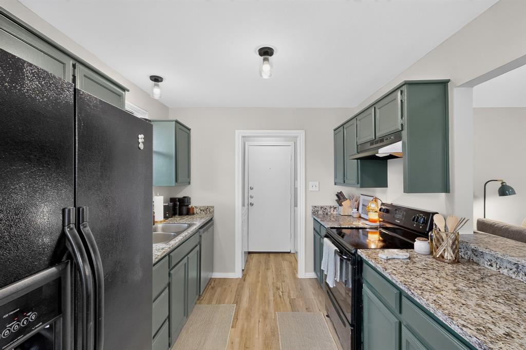 579 Trout Street Property Photo 8