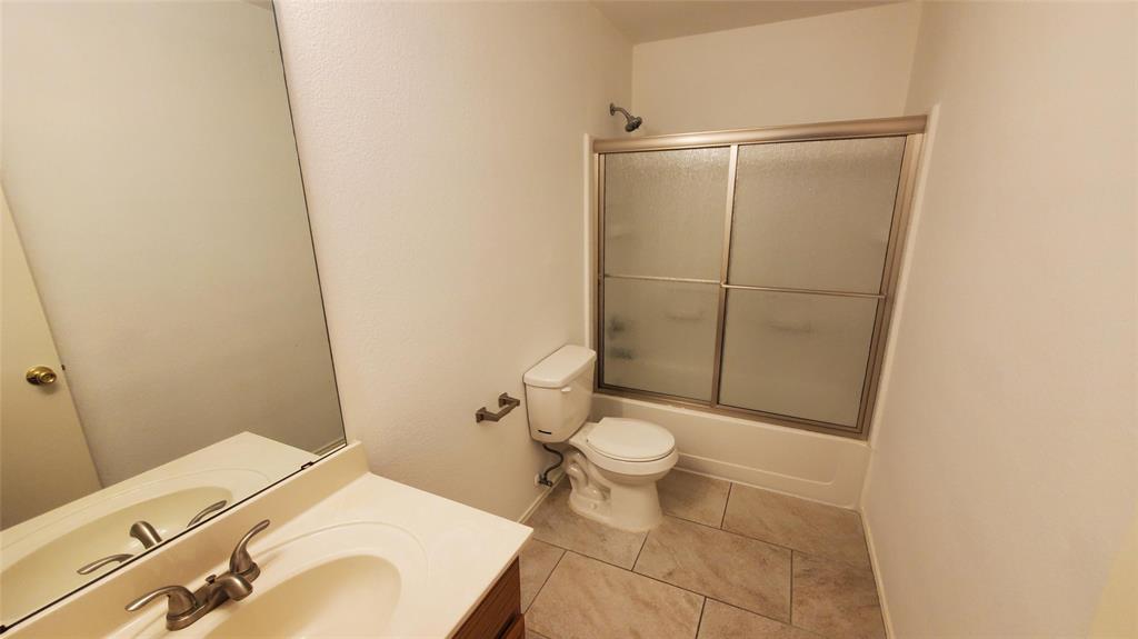 109 Southwestern Drive Property Photo 6