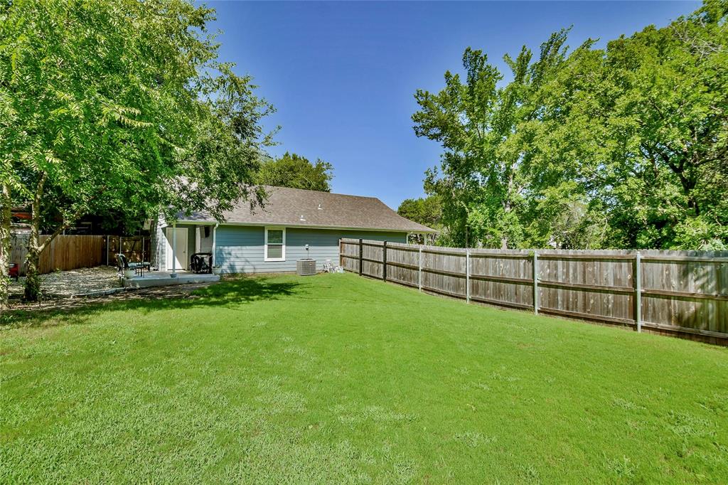 903 Comanche Cove Drive Property Photo 3