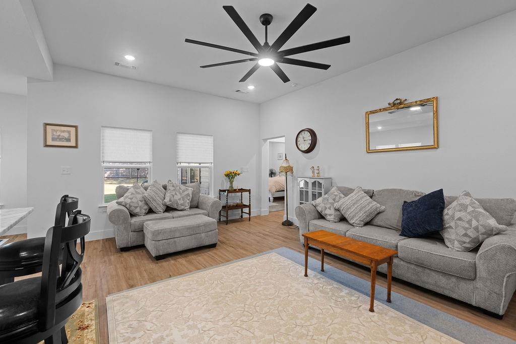 201 W South Street Property Photo 8