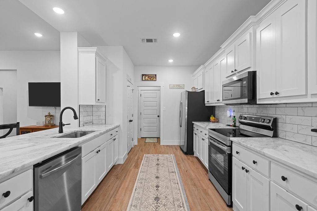 201 W South Street Property Photo 9