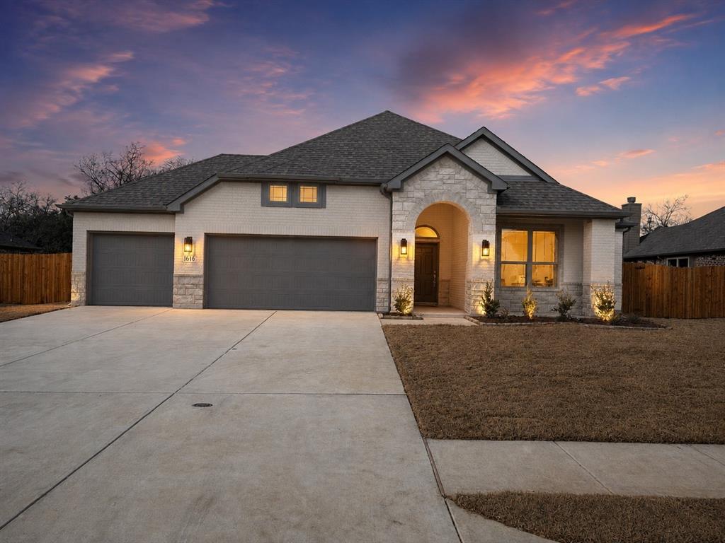 5004 Taylor Trail Property Photo 1