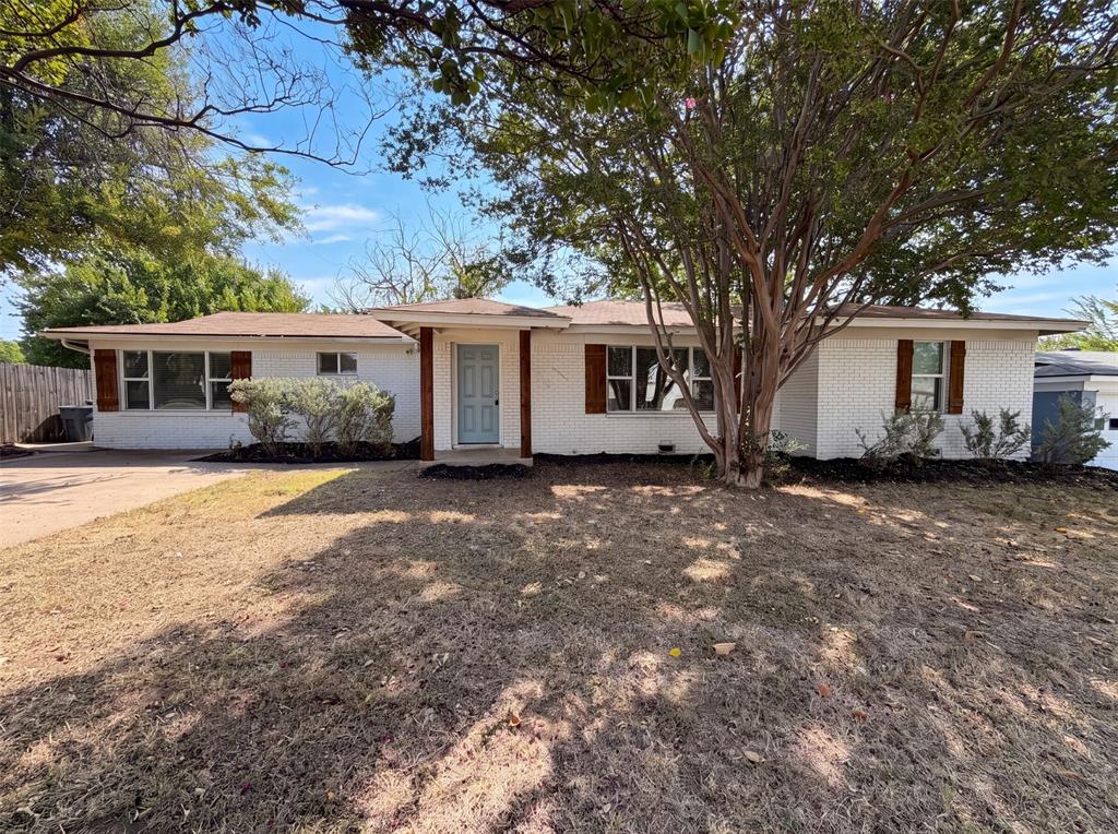 832 Central Drive Property Photo 1